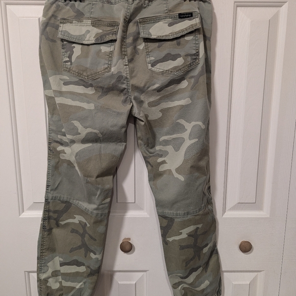 Sanctuary camo pants. Size 30. - Picture 5 of 7